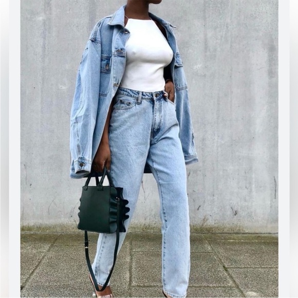 MESHKI Straight Lightwash Jeans - Picture 2 of 10